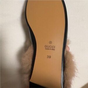 Gucci Women's Black and Tan Fur Mules